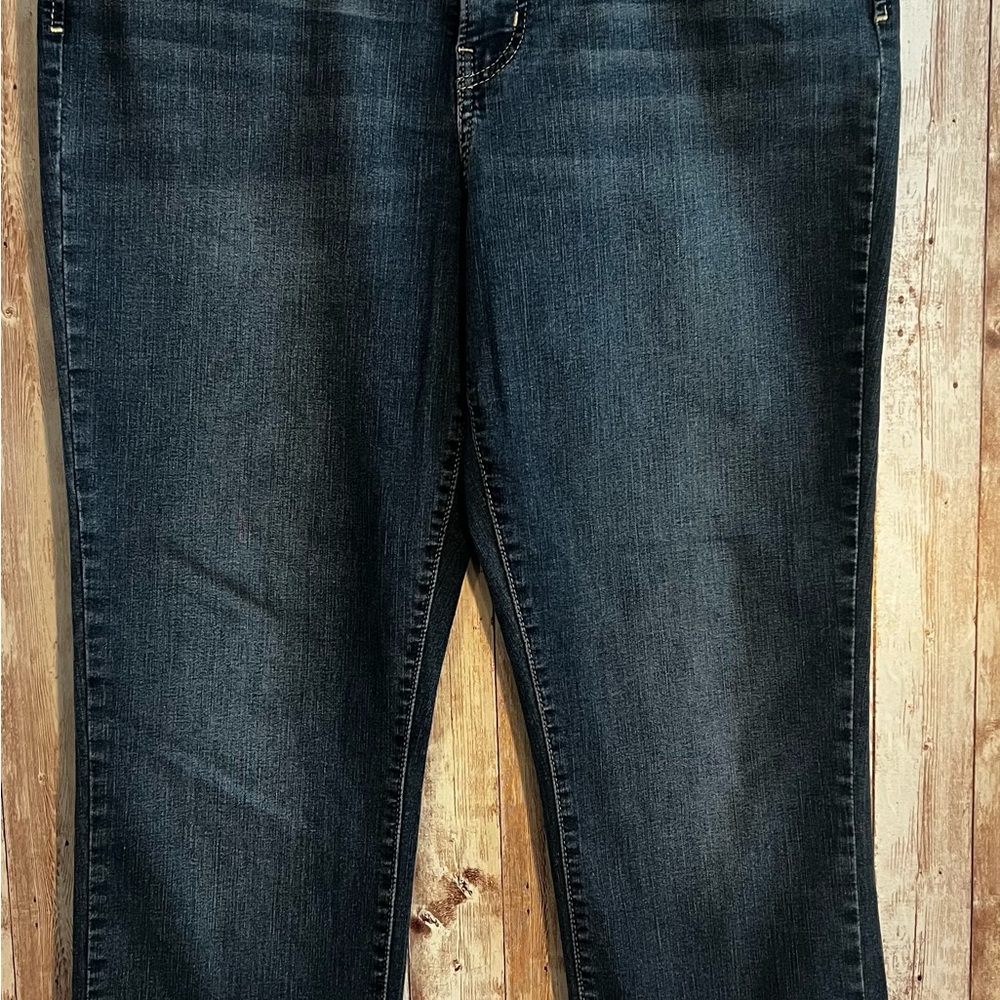 Relaxed Fit Blue Jeans in Dark Blue Stretch